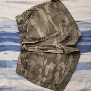 SO Dolphin Tie Front Shorts Green Camo Juniors Size XS Low Rise